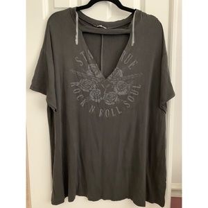 Charlotte Russe Cutout V Neck Short Sleeve Shirt